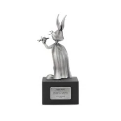 Royal Selangor Bugs Bunny Figurine - Limited Edition Superman Cosplay 10 Royal Selangor Bugs Bunny Figurine - Limited Edition Superman Cosplay -Disney 0179045 3