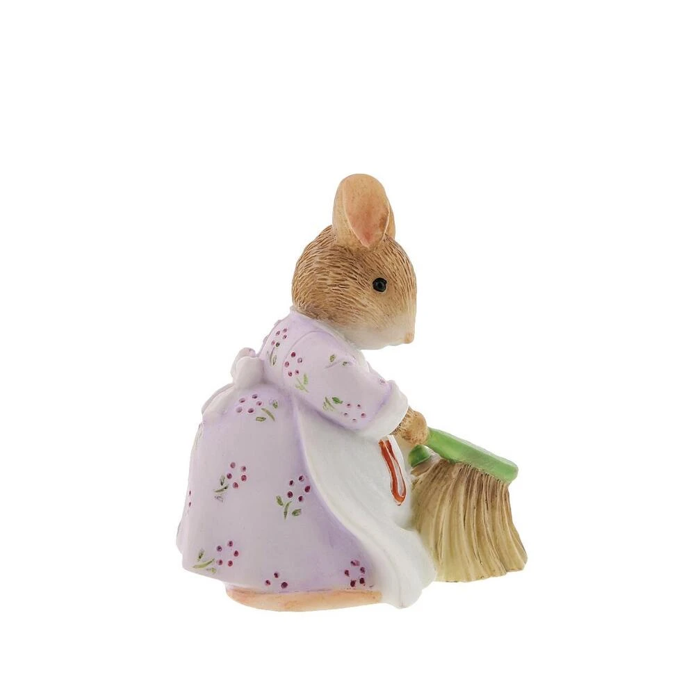 Beatrix Potter Figurine - Hunca Munca Brush And Dustpan 5 Beatrix Potter Figurine - Hunca Munca Brush And Dustpan - Image 3