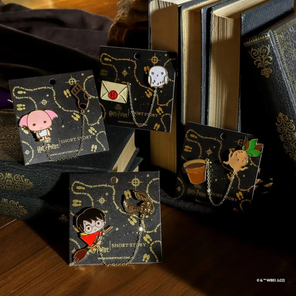 Harry Potter X Short Story Enamel Pin - Dobby & Sock 6 Harry Potter X Short Story Enamel Pin - Dobby & Sock - Image 4